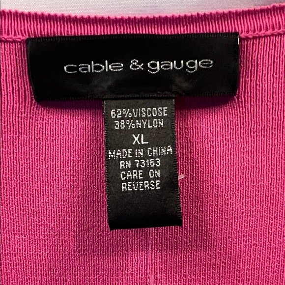 Gable & Gauge Tulip/Fuchsia Short Sleeve Top - Picture 2 of 6